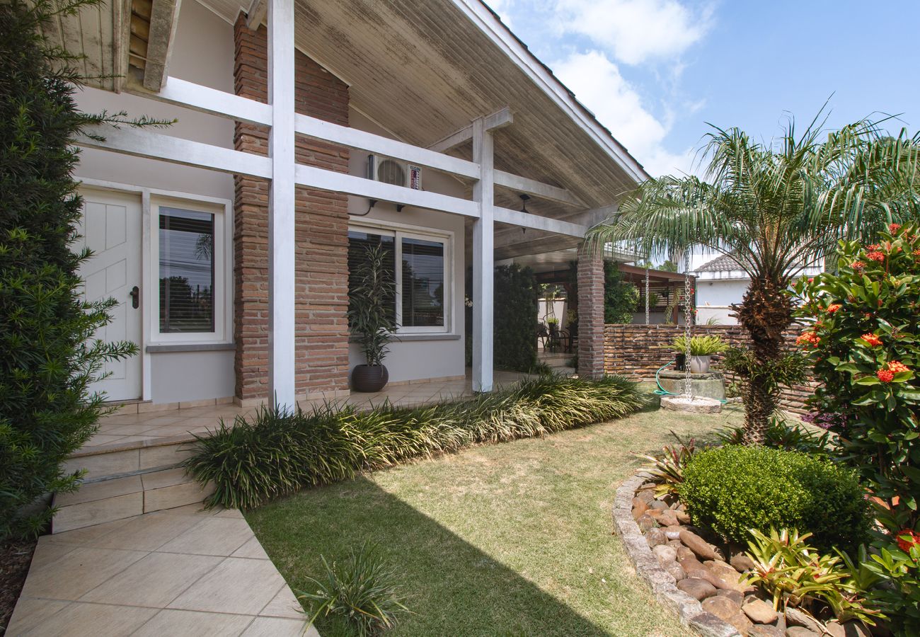 House in Criciúma - Casa c piscina, churrasq e Wi-Fi, lazer completo