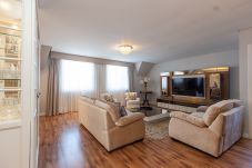 Apartment in Gramado - 5 quartos (3 suítes) a 400m da R Coberta!