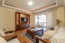 Apartment in Gramado - Quatro Dormitórios (1 suíte) a 80 m da Rua Coberta