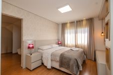 Apartment in Gramado - Espaçoso Apto Alto Padrão 2 suítes junto ao centro