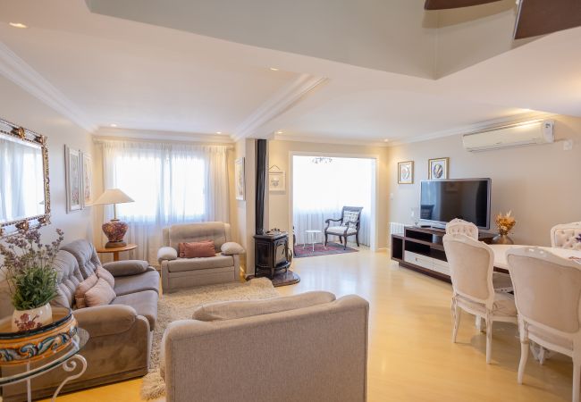 Apartment in Gramado - DUPLEX, 4 suítes, 2 vagas no coração de Gramado