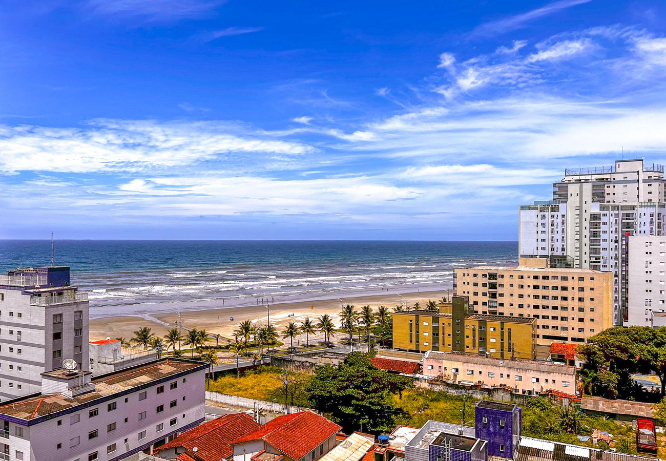 Apartment in Praia Grande - Apto com WiFi a 140 metros da Praia do Caiçara/SP