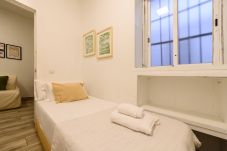 Apartment in Madrid - Cozy two-bedroom apartment on Av. Albufera