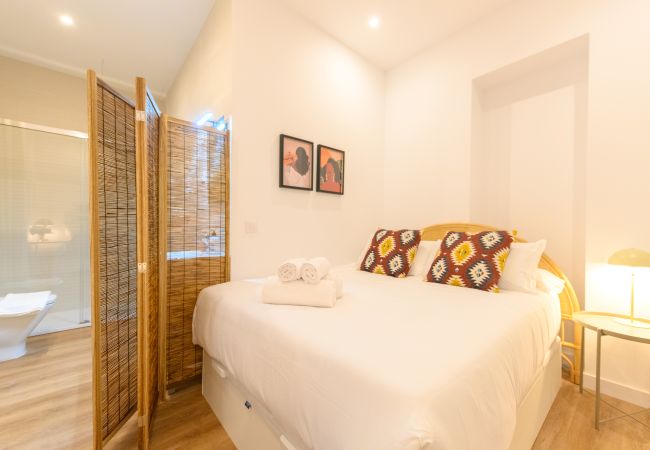 Apartment in Madrid - Elegance and Comfort in the Heart of Chamberí: Apartment with Unique Style