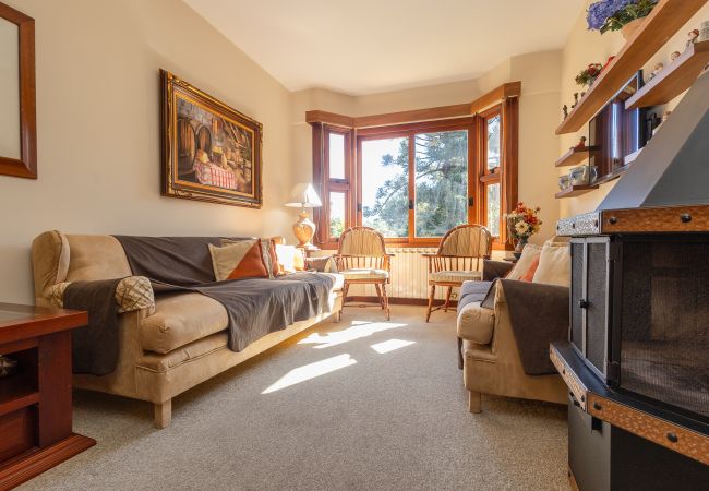 Apartment in Gramado - NOVO! Aconchegante duplex 2D (2 banhos) a 1km da R Coberta!