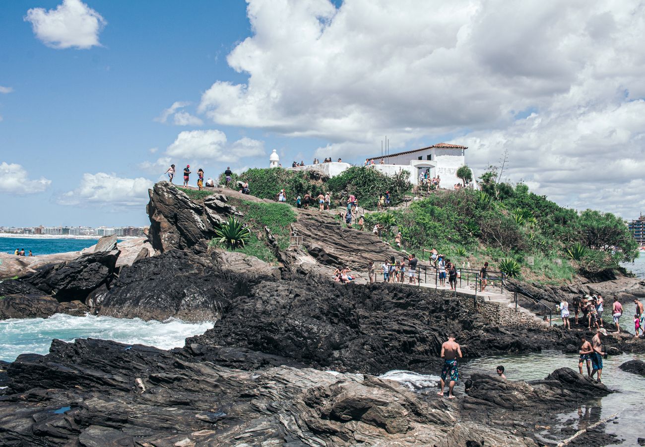 Apartment in Cabo Frio - Loft c varanda e localização ideal à 650m da praia