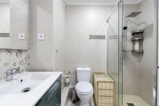 Apartment in Madrid - Cosy flat with balconies in the centre of Madrid, a few steps from the Plaza Mayor. 