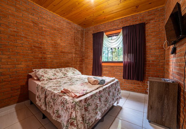 Chalet in Lima Duarte - Refúgio na Natureza:Confortável chalé bem equipado