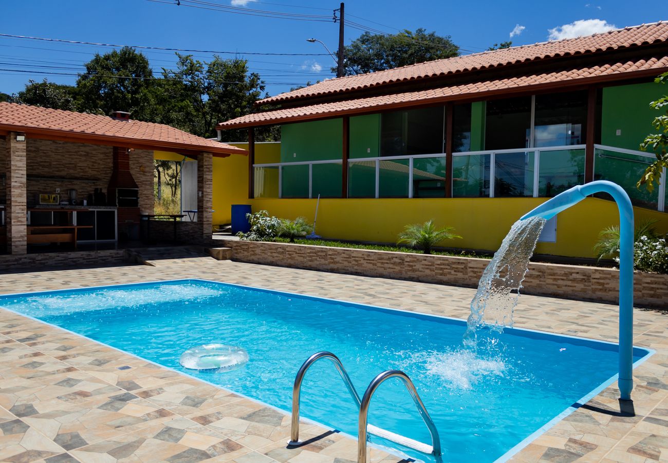 House in Confins - Casa bem equipada com piscina,churrasqueira e WiFi