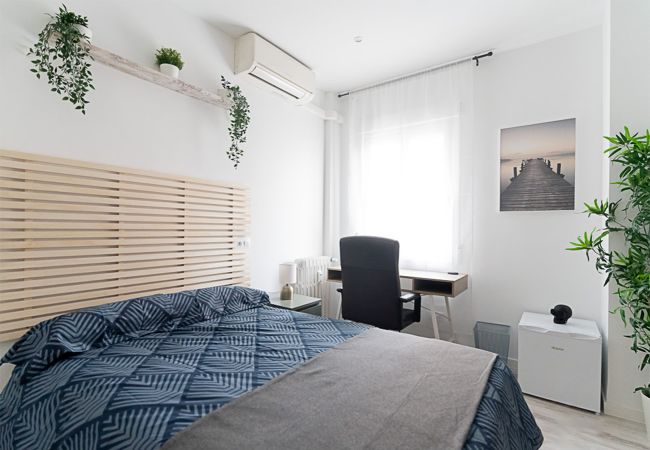 Rent by room in Madrid - Paris: room with comfort, cosiness and shared areas Chamartín – Mauricio Legendre