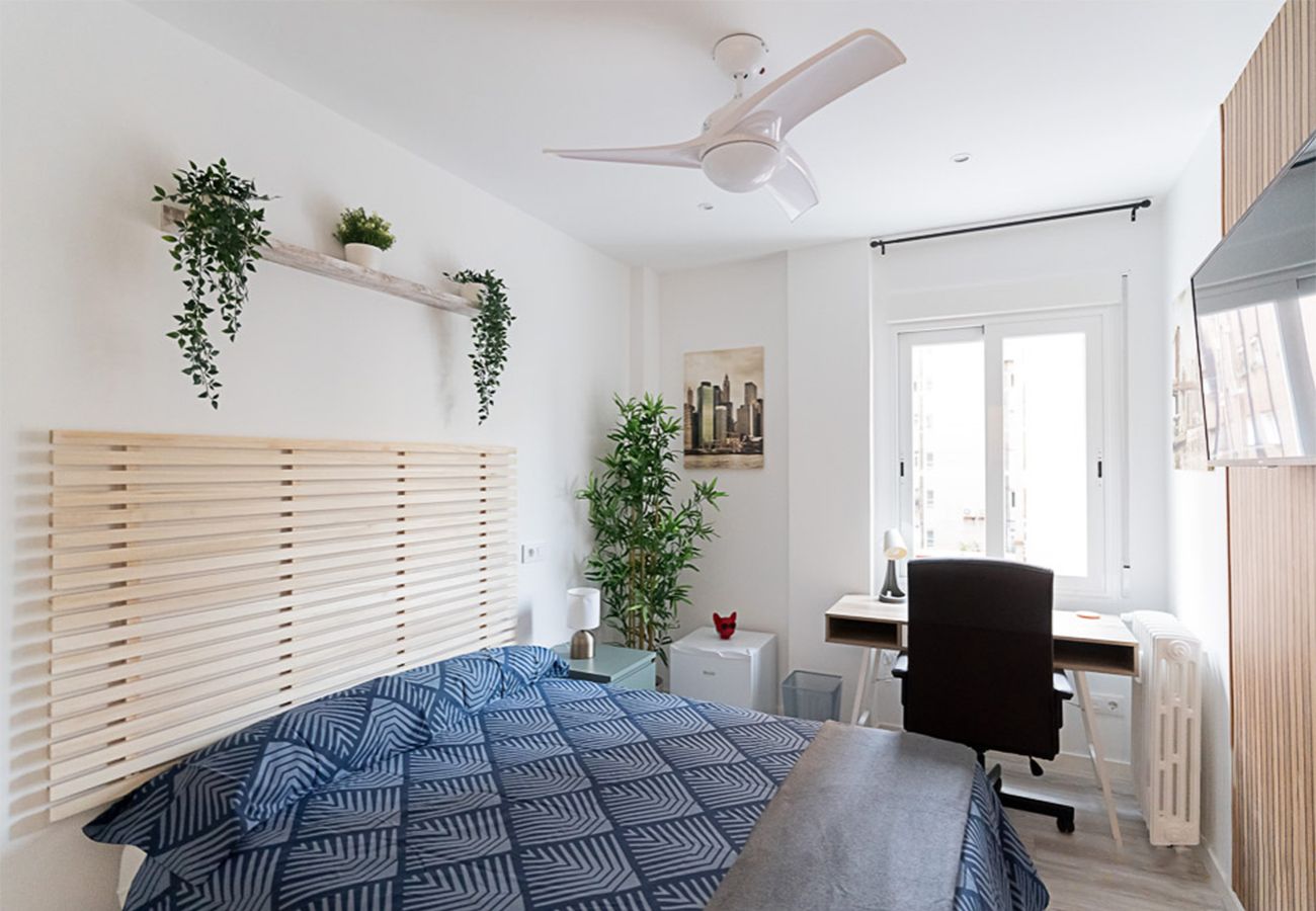 Rent by room in Madrid - New York: room with comfort, convenience and shared areas Chamartín - Mauricio Legendre