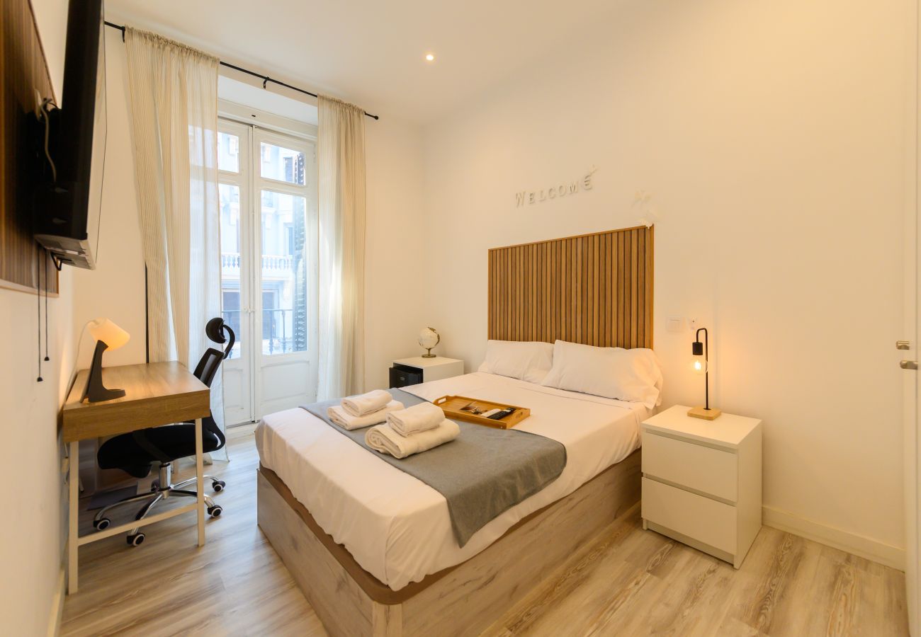 Rent by room in Madrid - Los Ángeles: room with comfort and shared areas Gran Vía-Madrid