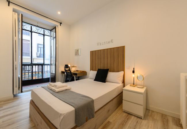 Rent by room in Madrid - Zurich: room with comfort and shared areas Gran Vía-Madrid