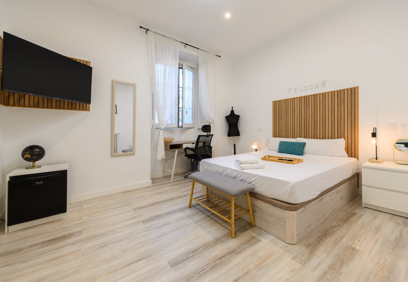 Rent by room in Madrid - Madrid: room with comfort and shared areas- Gran Vía