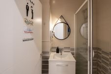 Rent by room in Madrid - Berlin: room with comfort and shared areas Gran Via-Madrid