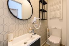 Rent by room in Madrid - La Paz: Room with Bolivian essence and comfort in Madrid