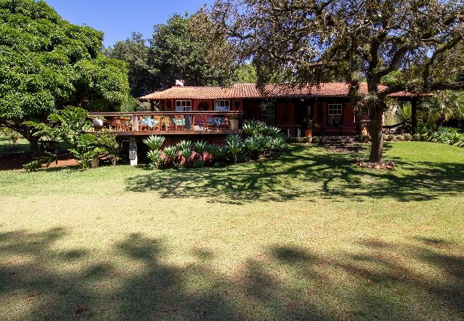 House in Santana de Parnaíba - Casa de campo c lazer, bem equipada, pet friendly