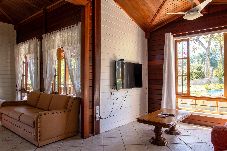 House in Bragança Paulista - Incrível chácara com lazer completo,WiFi e piscina