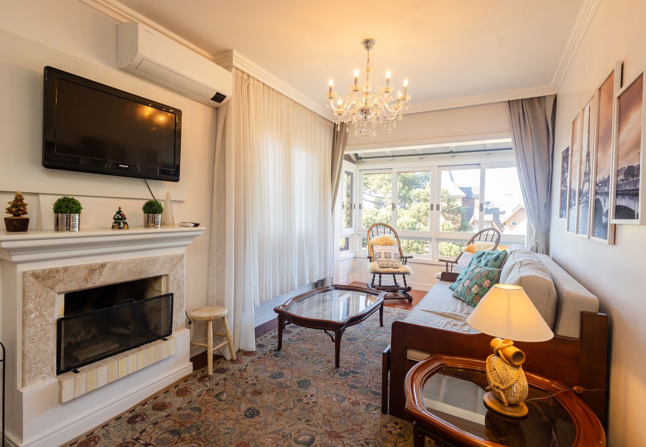 Apartment in Gramado - NOVO! Duplex 3 dormitórios a 100m da Rua Torta! 