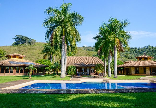 House in Santa Branca - Reserva em Santa Branca 8 suítes hidro e academia