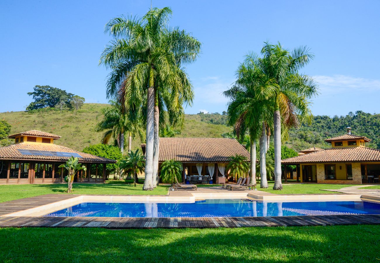 House in Santa Branca - Reserva em Santa Branca 8 suítes hidro e academia