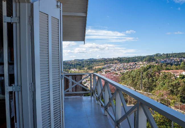 House in Campos do Jordão - Casa com lareira, Wi-Fi e varanda com vista