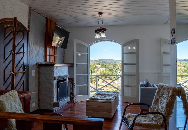 House in Campos do Jordão - Casa com lareira, Wi-Fi e varanda com vista