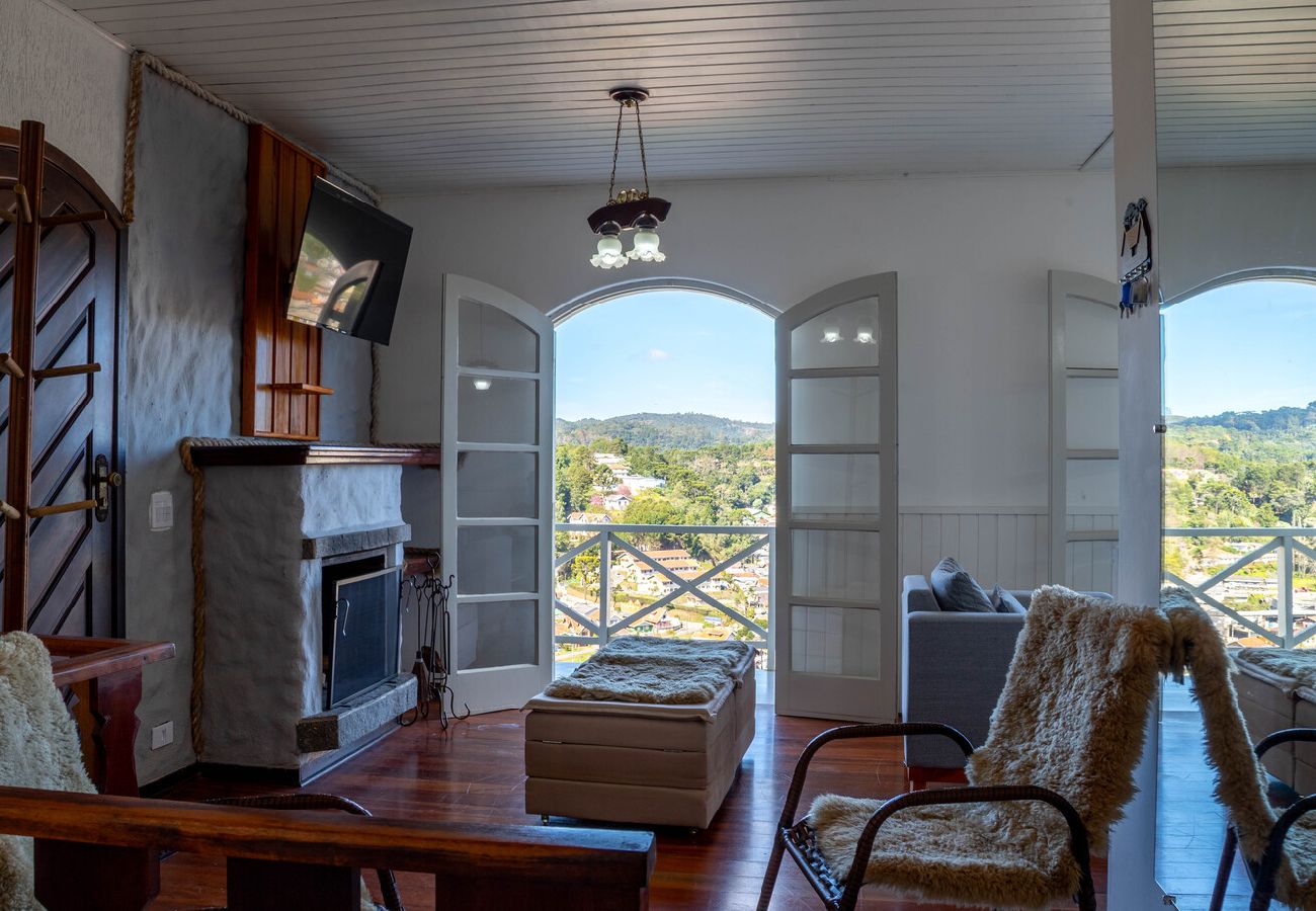 House in Campos do Jordão - Casa com lareira, Wi-Fi e varanda com vista