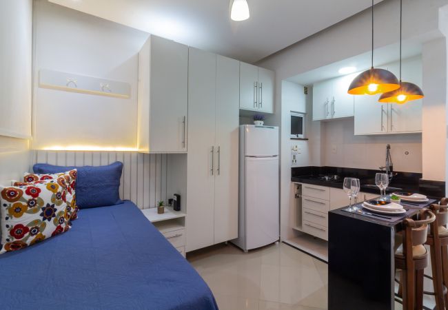 Apartment in Rio de Janeiro - Just a few steps from Copacabana Beach | PF512