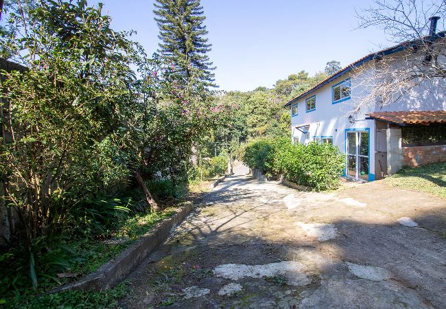 House in Santana de Parnaíba - Refúgio Pet-Friendly c/ Lareira, garagem e Wi-fi