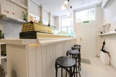 Apartment in Madrid - Creative loft with bar and unique style | near M30