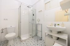 Apartment in Madrid - 1-bedroom flat with balcony in the heart of Madrid