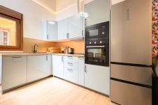 Apartment in Madrid - Modern Duplex with 2 Bedrooms, Fitted Kitchen - Comfort and Style