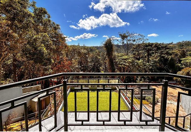 House in Campos do Jordão - Casa com 4 Suítes, Jacuzzi e Lareira Externa