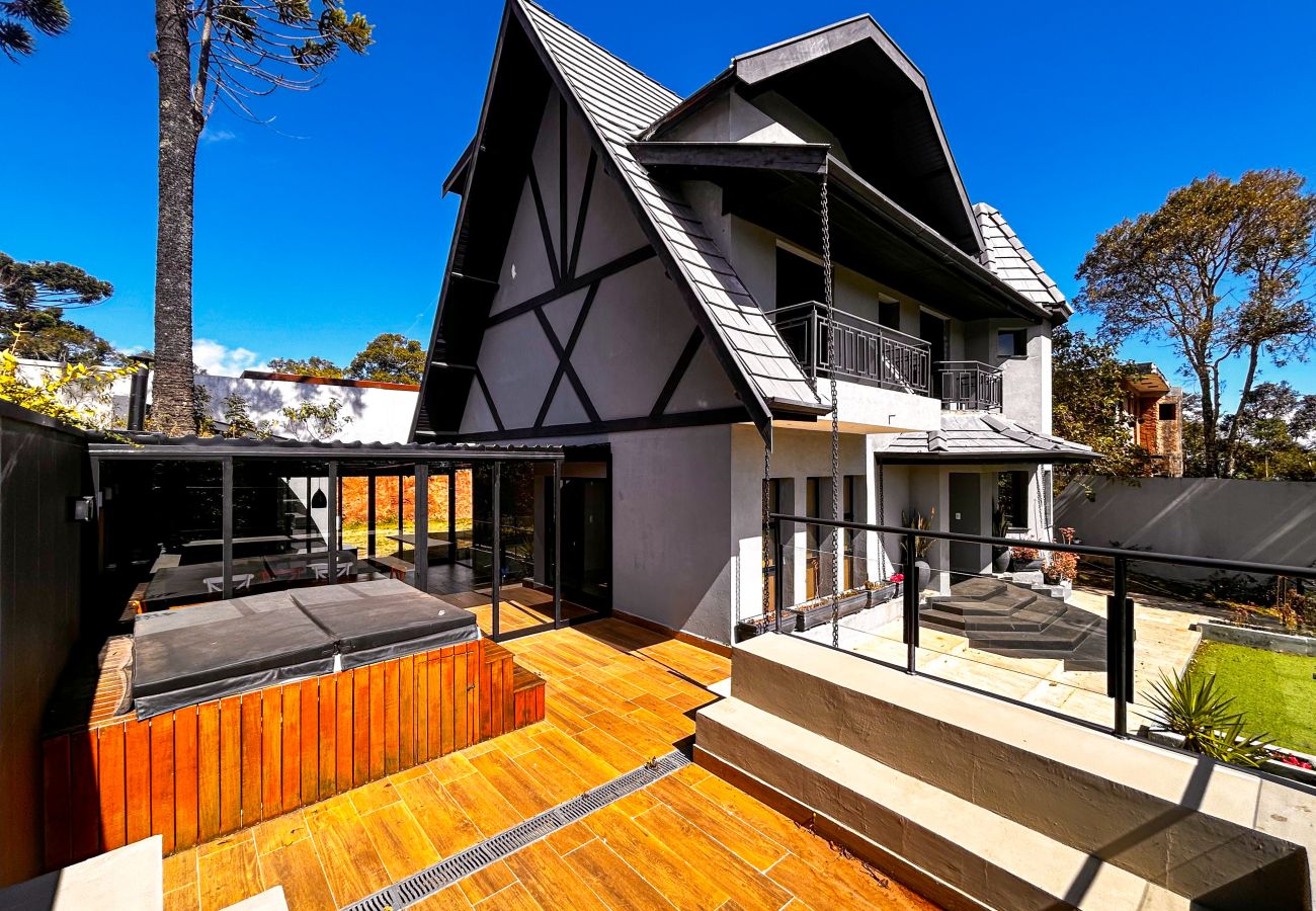 House in Campos do Jordão - Chalé de Inverno em Campos com Lareira e Jacuzzi