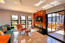 House in Campos do Jordão - Casa com 4 Suítes, Jacuzzi e Lareira Externa