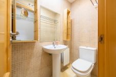 Apartment in Madrid - 2-Bedroom Apartment Steps Away from Gran Vía: Live in the Heart of Madrid