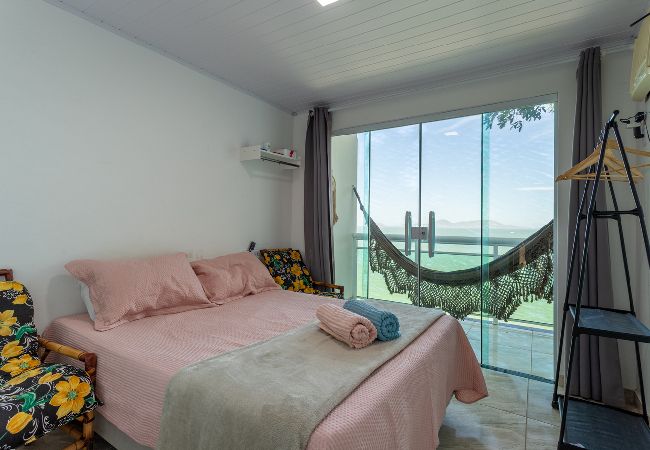 Apartment in Mangaratiba -  Loft em condomínio com mar em Mangaratiba