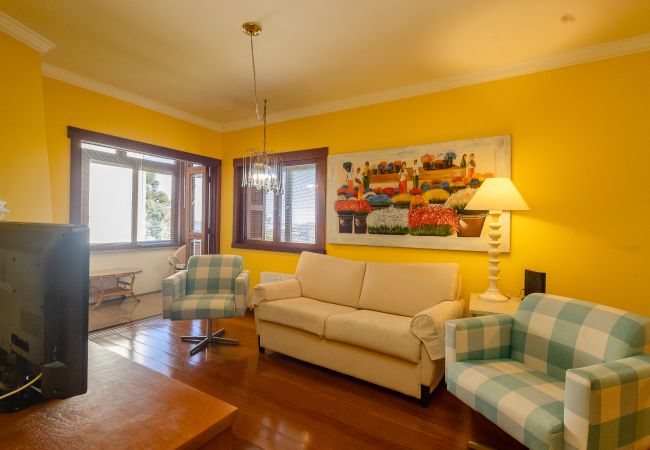 Apartment in Gramado - 1D aconchegante com vista para o vale, 1,5km da R Coberta