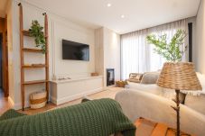 Apartment in Gramado - NOVO! Apto alto Padrão 2 suítes a 600m da Rua Coberta