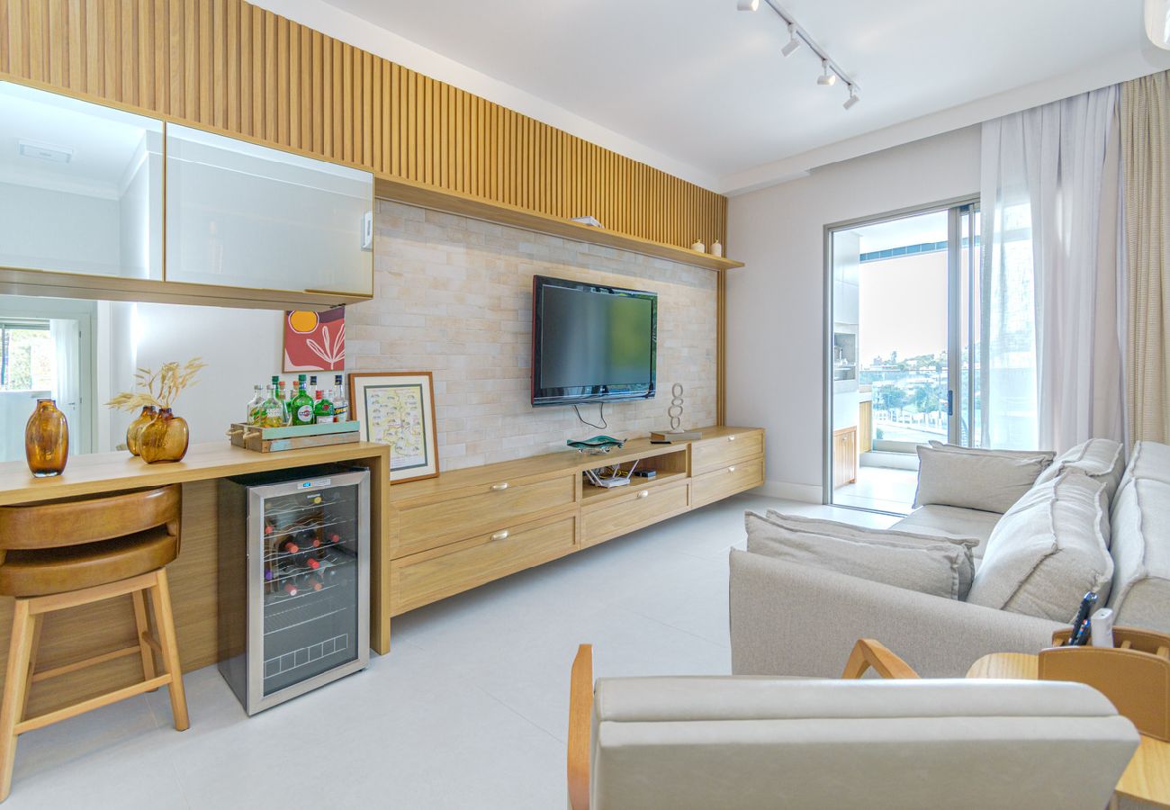 Apartment in Florianópolis - Apto Pé na Areia com Varanda e Churrasqueira