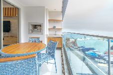 Apartment in Florianópolis - Apto Pé na Areia com Varanda e Churrasqueira