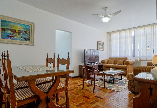 Apartment in Rio de Janeiro - Apto a 700m da Praia do Leblon com Wi-Fi e ar