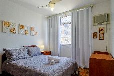 Apartment in Rio de Janeiro - Apto a 700m da Praia do Leblon com Wi-Fi e ar