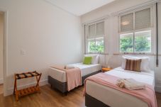 Apartment in Rio de Janeiro - 4 minutes from Leme Beach | GS1204