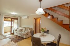 Apartment in Gramado - Ap 3D na av Borges de Medeiros (3 banheiros, 2 vagas)