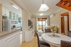 Apartment in Gramado - Ap 3D na av Borges de Medeiros (3 banheiros, 2 vagas)