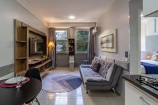 Apartment in Rio de Janeiro - 4 minutes from Copacabana | NSC304b