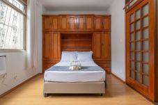 Apartment in Rio de Janeiro - Elegant Apartment 5 Min from Leme Beach - PI410
