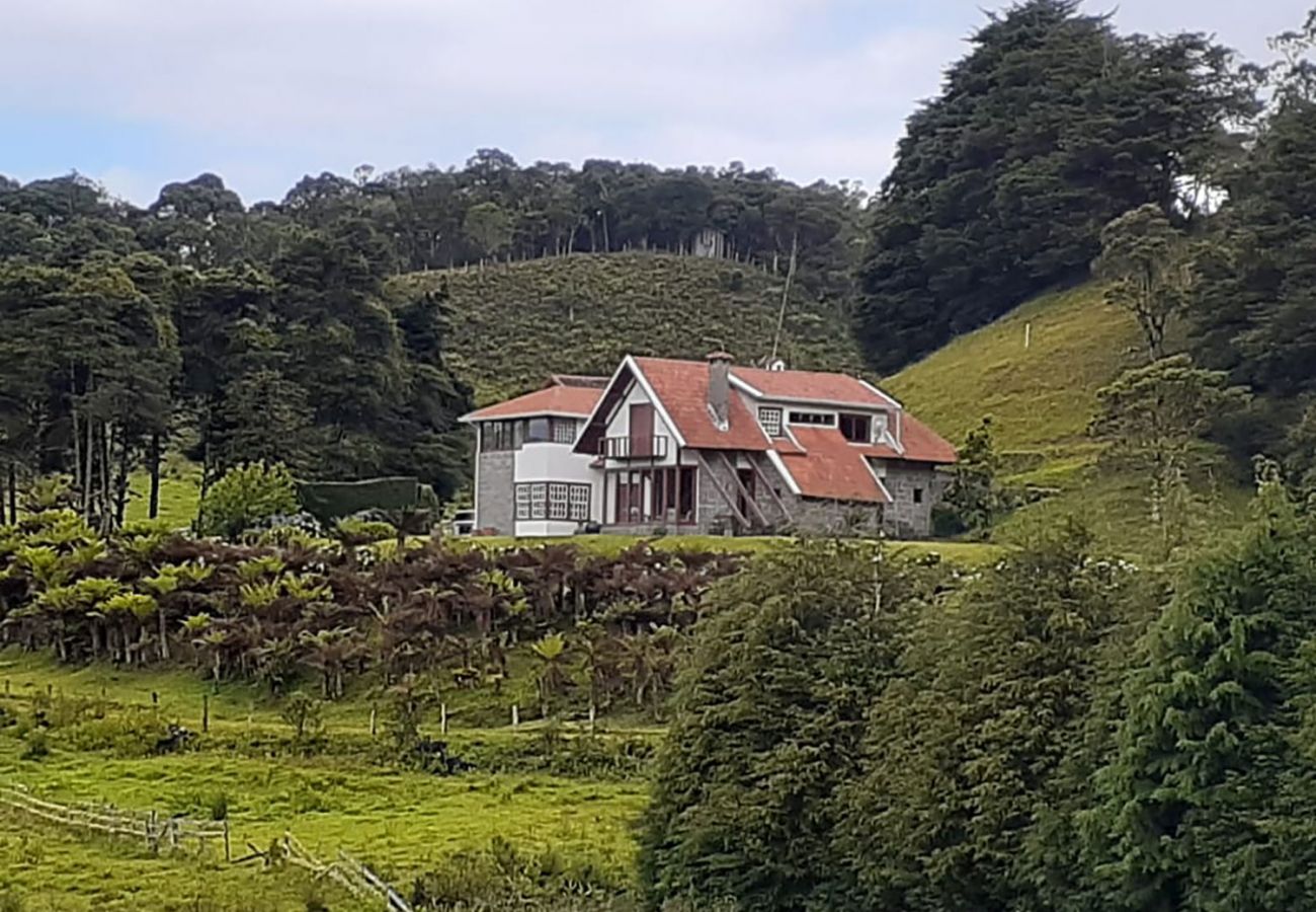 Casa rural en Cunha - Chácara com Wi-Fi, churrasqueira e lazer em Cunha